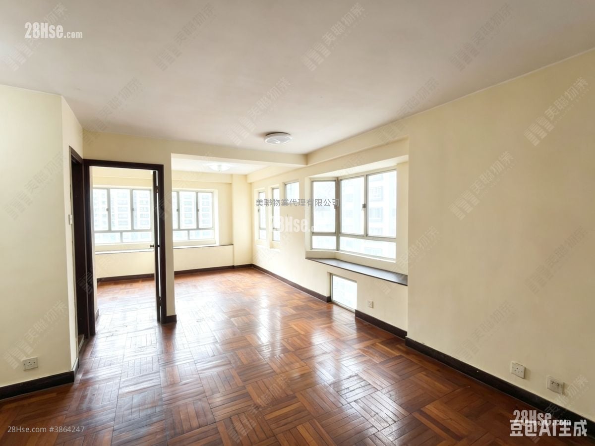 Lucky Plaza Sell 2 Bedrooms , 1 Bathroom 443 ft²