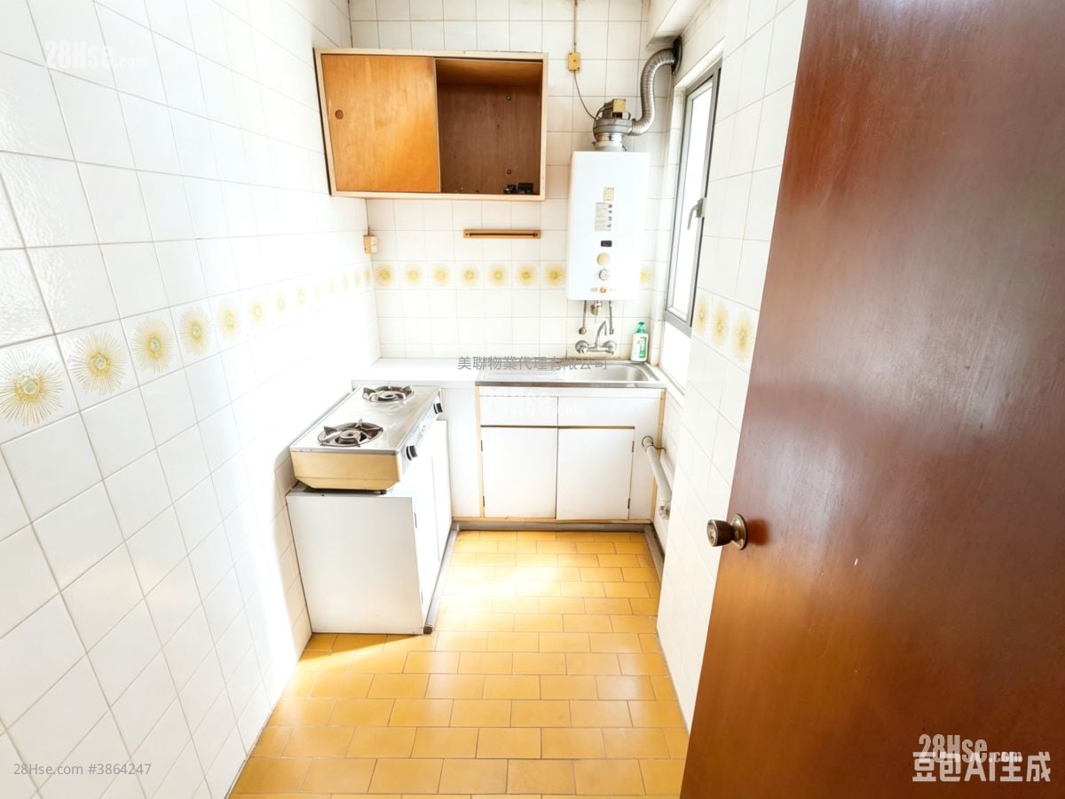 Lucky Plaza Sell 2 Bedrooms , 1 Bathroom 443 ft²