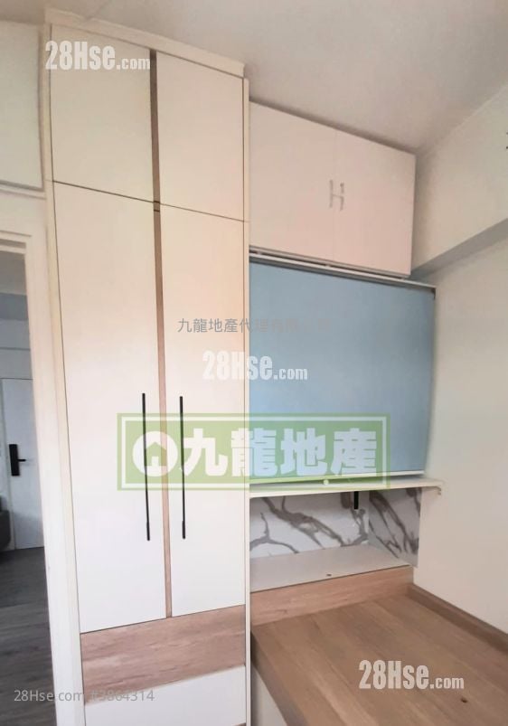 Sun Wah House Sell 2 Bedrooms , 1 Bathroom 294 ft²