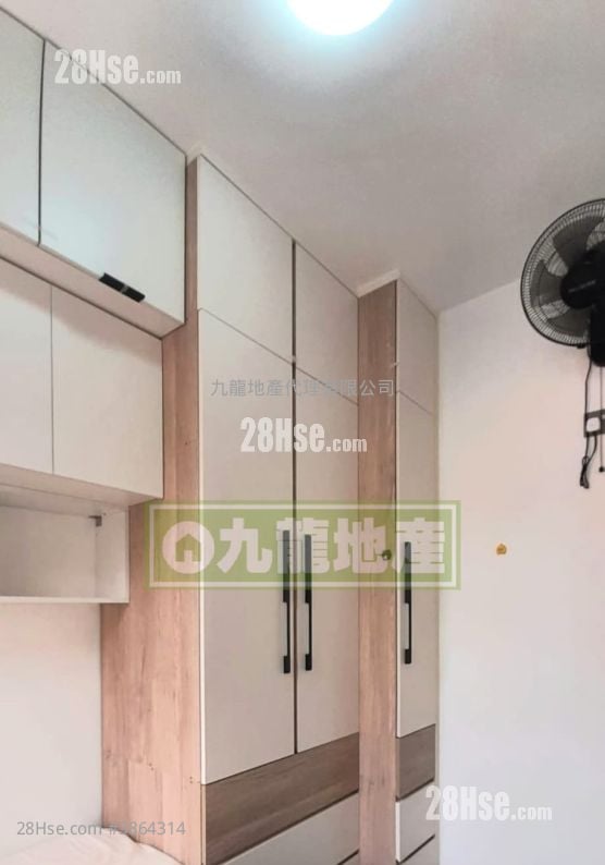 Sun Wah House Sell 2 Bedrooms , 1 Bathroom 294 ft²