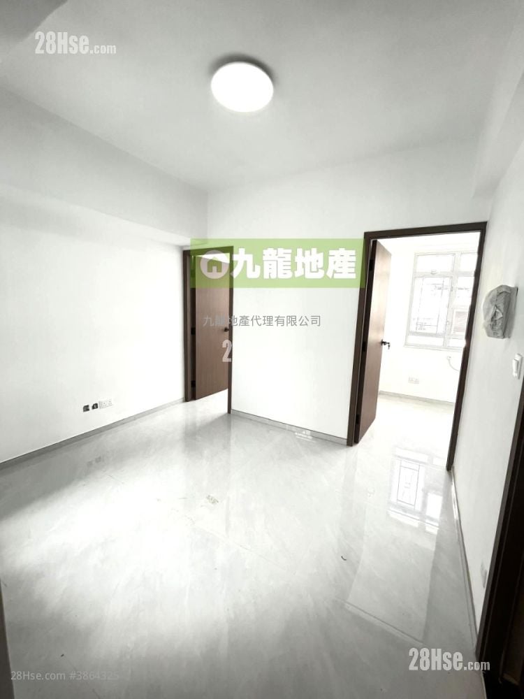 Lee Tat Building Sell 2 Bedrooms , 1 Bathroom 327 ft²