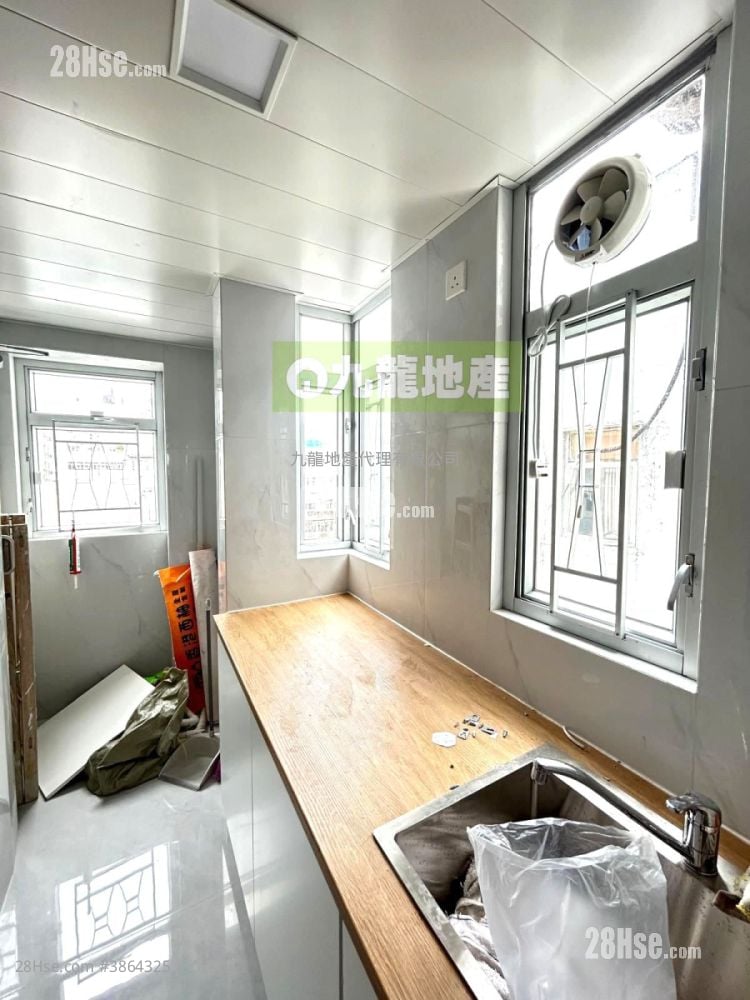 Lee Tat Building Sell 2 Bedrooms , 1 Bathroom 327 ft²