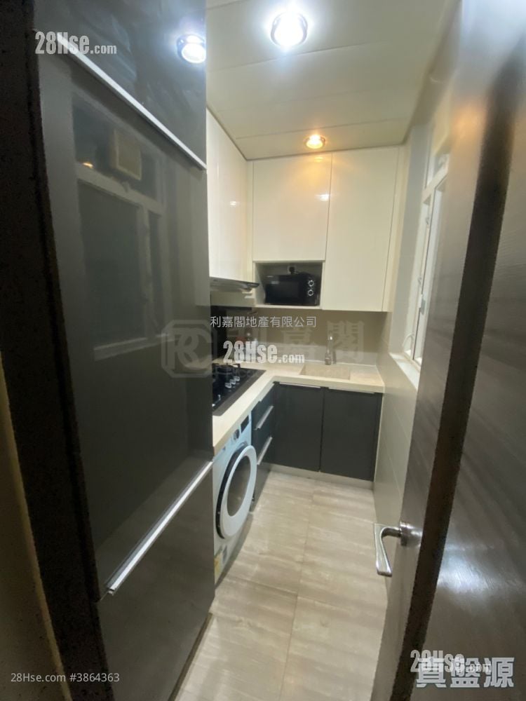 The Sparkle Sell 2 Bedrooms , 1 Bathroom 501 ft²