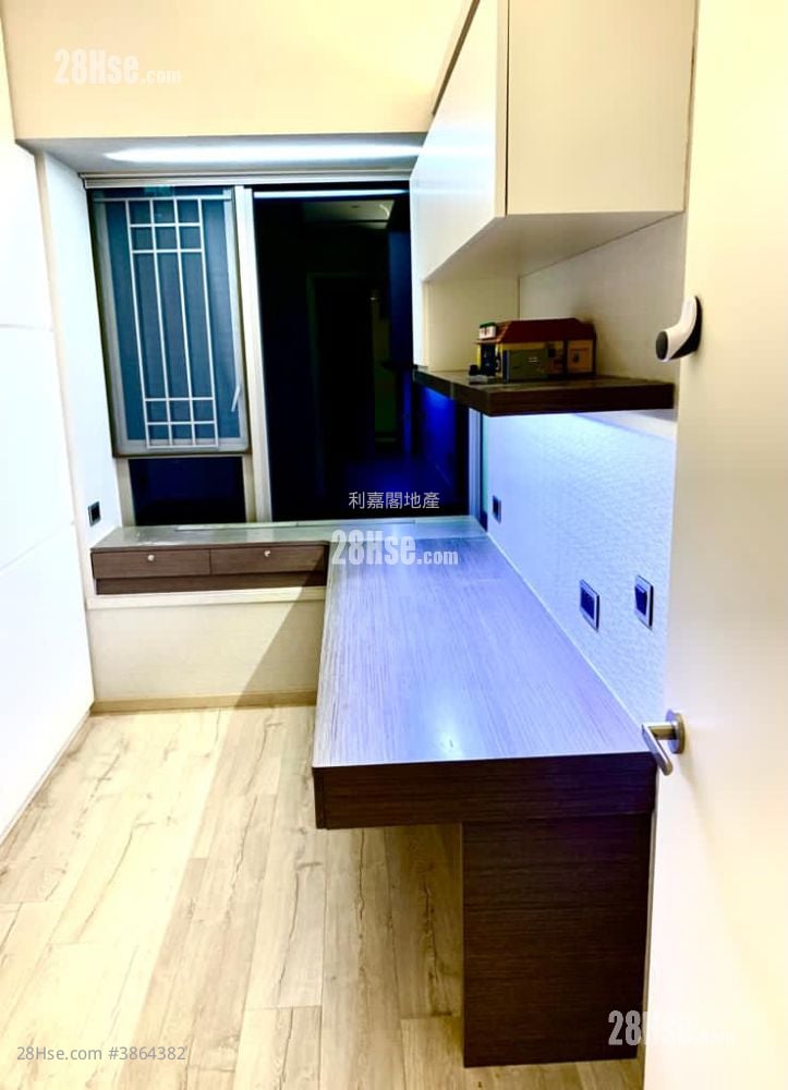Mayfair By The Sea Sell 3 Bedrooms , 2 Bathrooms 1,052 ft²