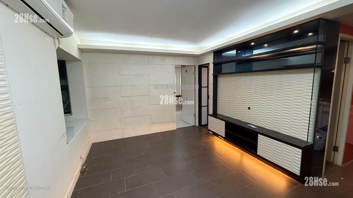 Lucky Plaza Sell 2 Bedrooms , 1 Bathroom 443 ft²