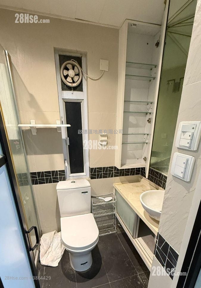 Lucky Plaza Sell 2 Bedrooms , 1 Bathroom 443 ft²