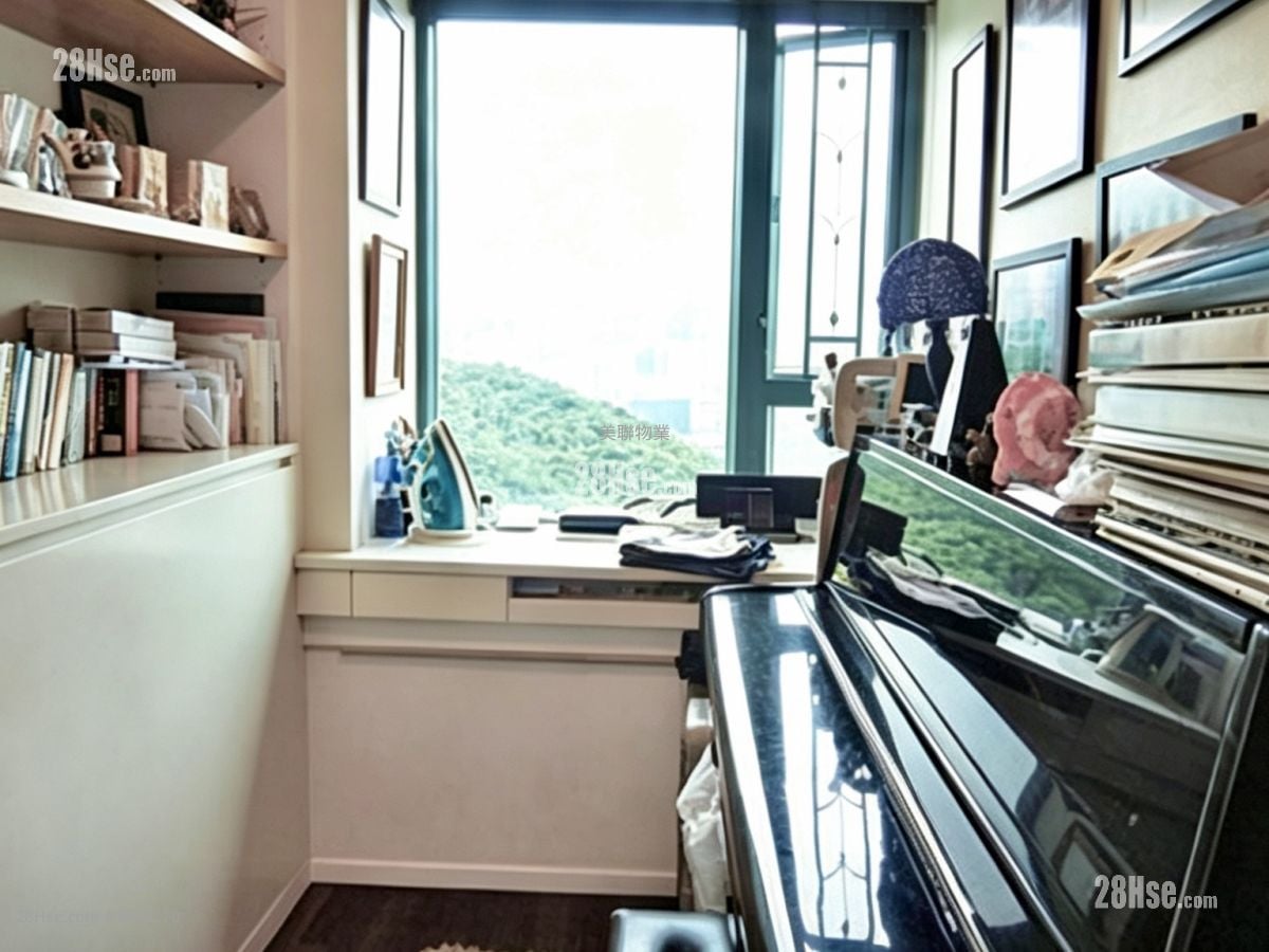 Pokfulam Terrace Sell 3 Bedrooms , 2 Bathrooms 676 ft²
