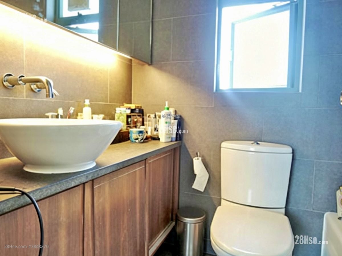 Pokfulam Terrace Sell 3 Bedrooms , 2 Bathrooms 676 ft²