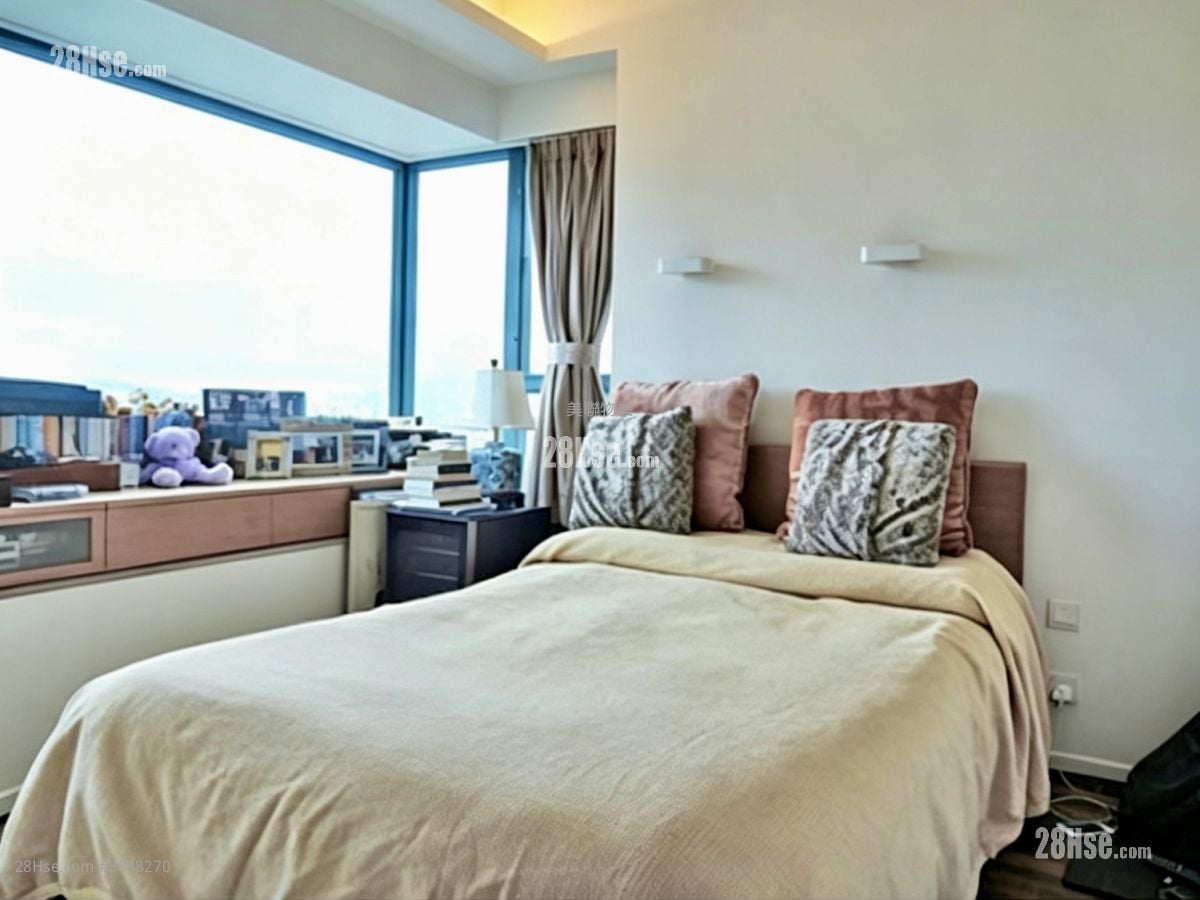 Pokfulam Terrace Sell 3 Bedrooms , 2 Bathrooms 676 ft²