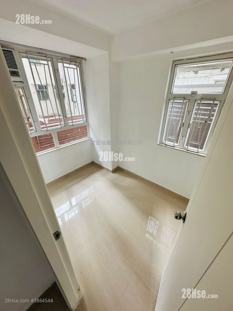 Ming Fai Building Sell 2 Bedrooms , 1 Bathroom 229 ft²