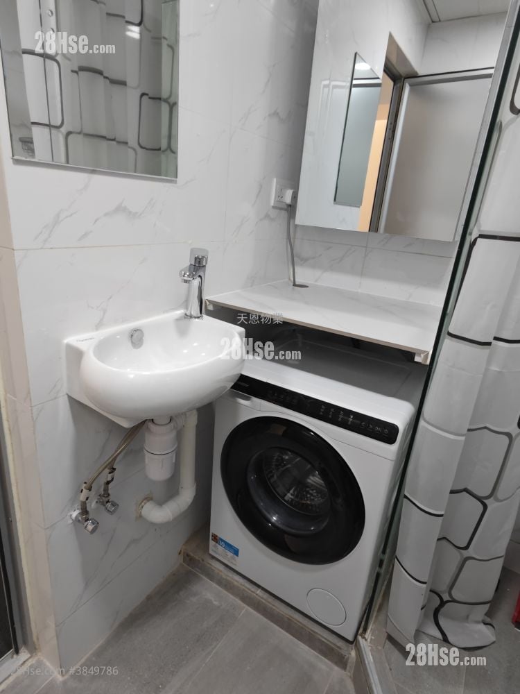 Wan Chai Rental 2 Bedrooms , 1 Bathroom 355 ft²
