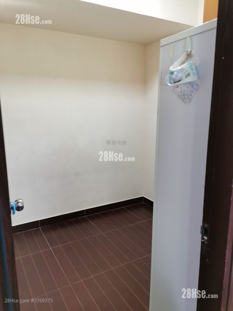 Kwai King Building Rental 3 Bedrooms , 1 Bathroom 366 ft²