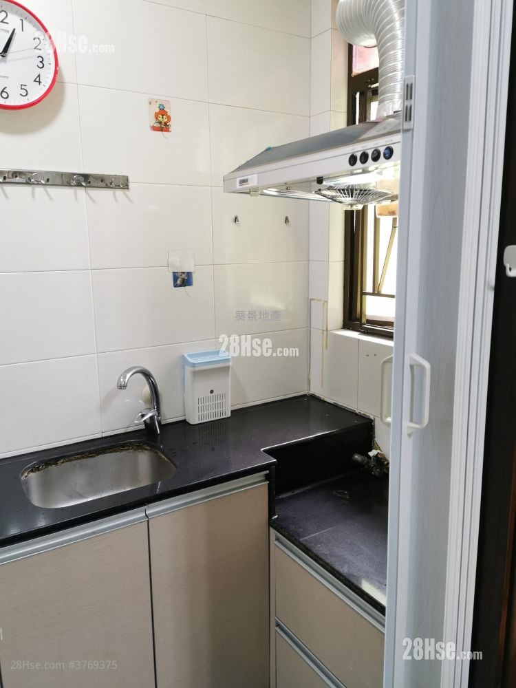 Kwai King Building Rental 3 Bedrooms , 1 Bathroom 366 ft²