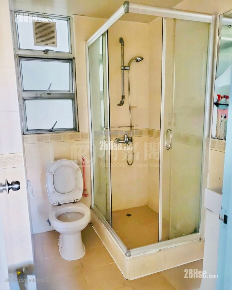 Man Lai Court Rental 622 ft²