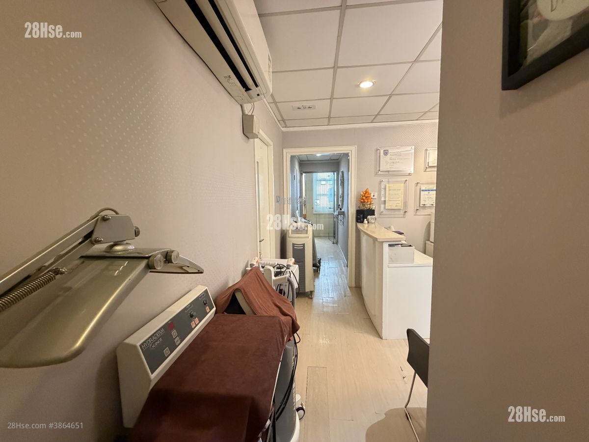 Prat Commercial Building Rental 5+ Bedrooms , 1 Toilet