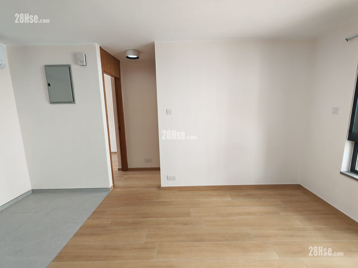 living room: Shek Wu Wai, San Tin Rental 3 Bedrooms , 2 Bathrooms 700 ft²