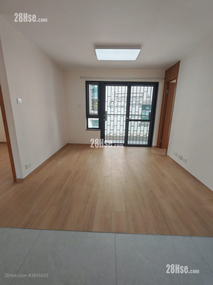 living room: Shek Wu Wai, San Tin Rental 3 Bedrooms , 2 Bathrooms 700 ft²