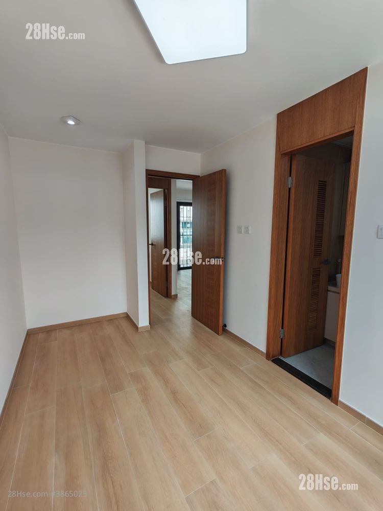 master room: Shek Wu Wai, San Tin Rental 3 Bedrooms , 2 Bathrooms 700 ft²