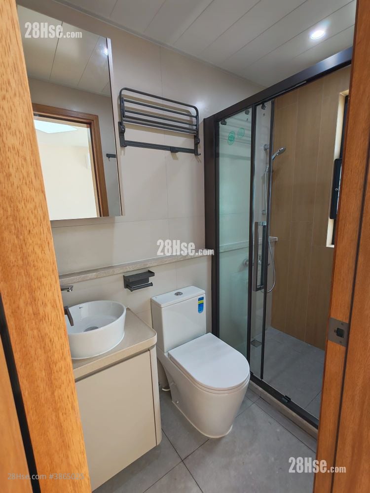 bathroom: Shek Wu Wai, San Tin Rental 3 Bedrooms , 2 Bathrooms 700 ft²