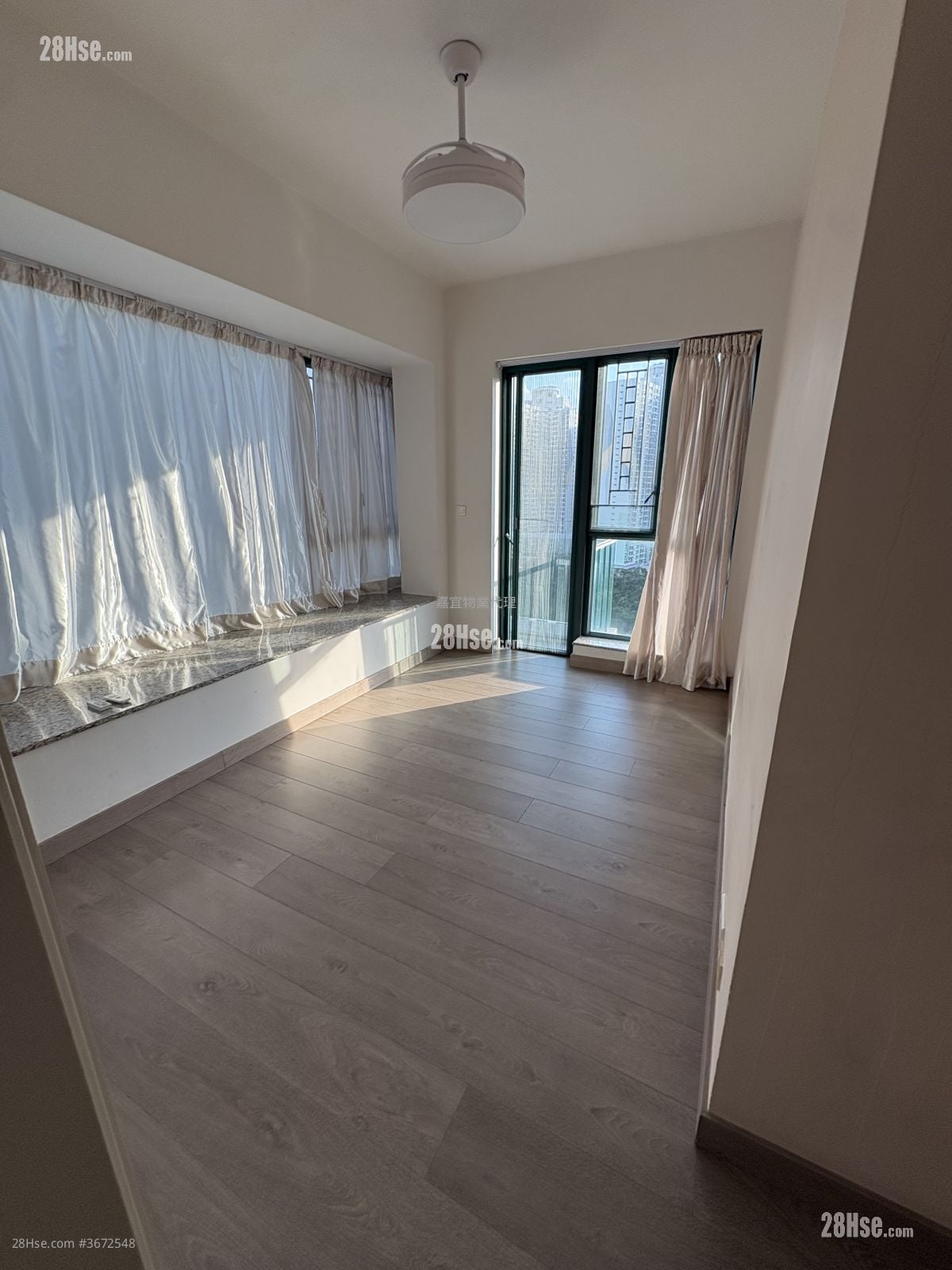 Mont Vert Rental 3 Bedrooms , 3 Bathrooms 933 ft²