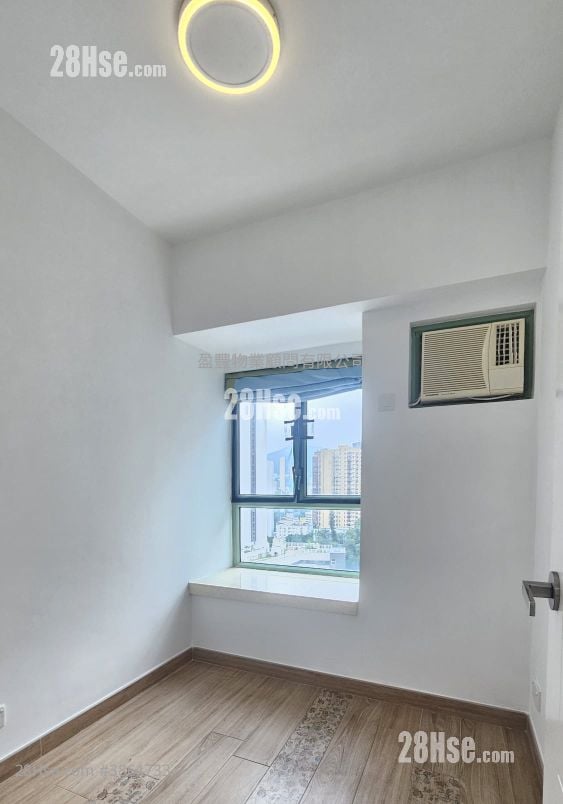 Royal Court Rental 3 Bedrooms , 2 Bathrooms 636 ft²