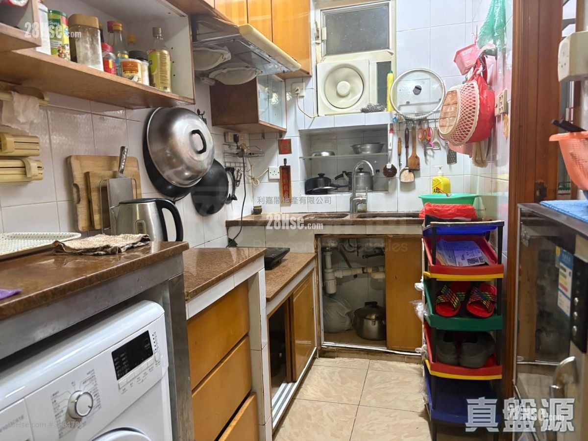 Fortuna Building Sell 3 Bedrooms , 2 Bathrooms 713 ft²