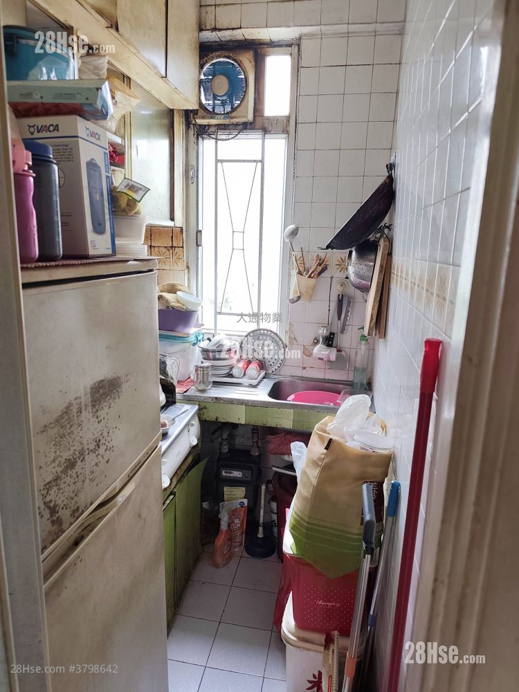 Wah Tong Building Sell 2 Bedrooms , 1 Bathroom 267 ft²