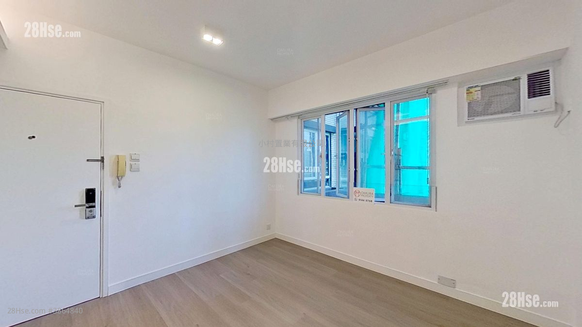 living room: Floral Tower Rental 1 Bedroom , 1 Bathroom 344 ft²