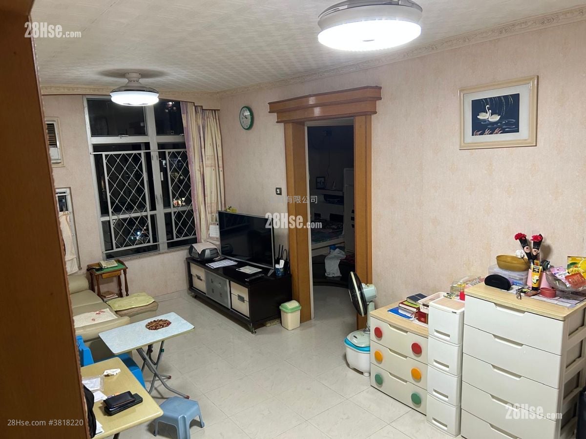 Kam Tai Court Sell 3 Bedrooms , 2 Bathrooms 650 ft²