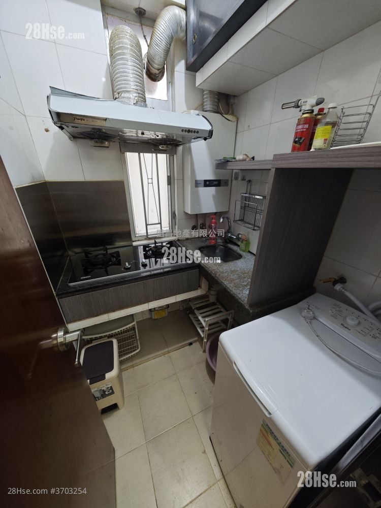 Wah Sun Building Rental 2 Bedrooms , 1 Bathroom 302 ft²