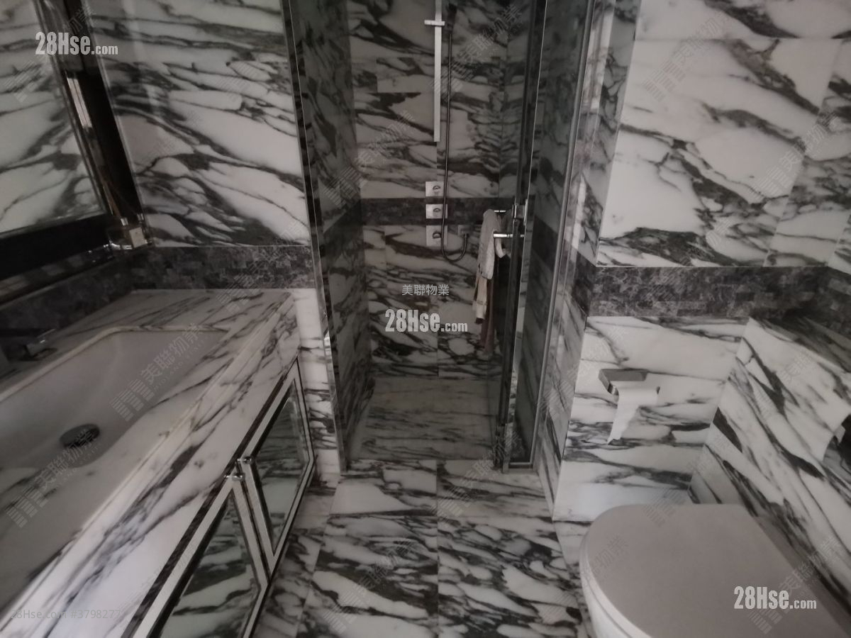 The Pierre Sell 1 Bedroom 305 ft²