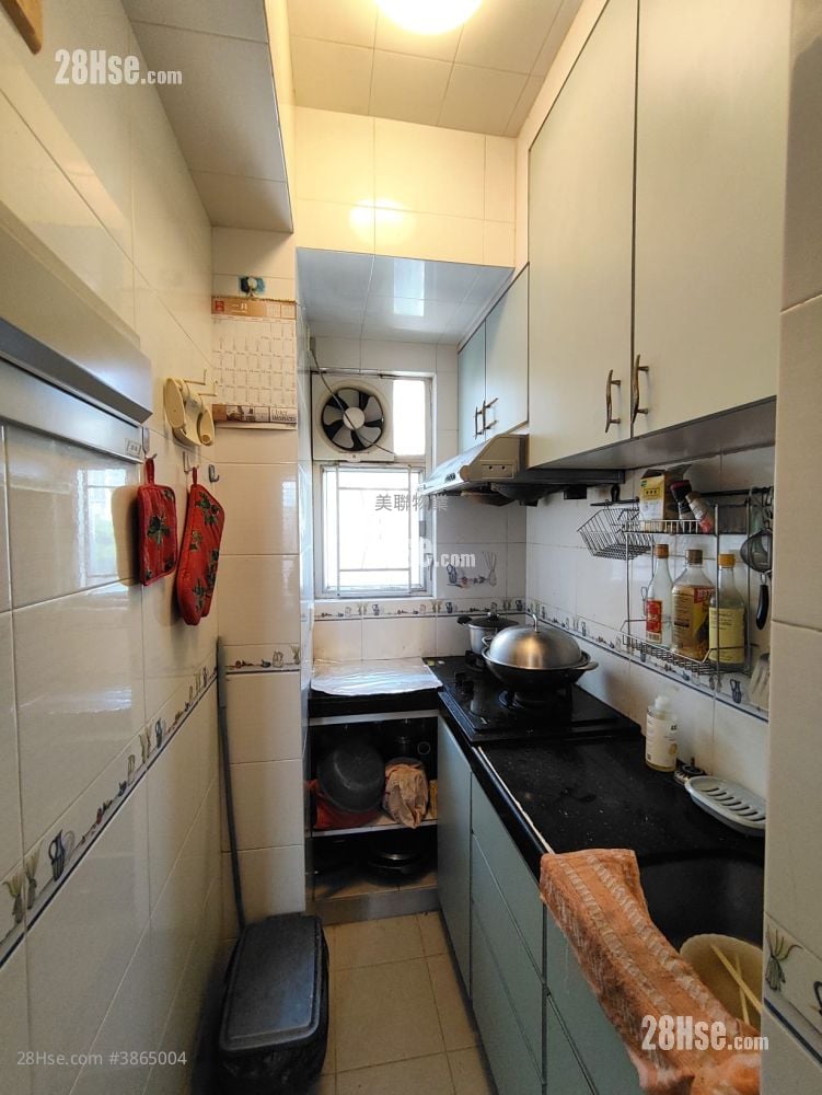 Lai King Court Sell 3 Bedrooms 428 ft²