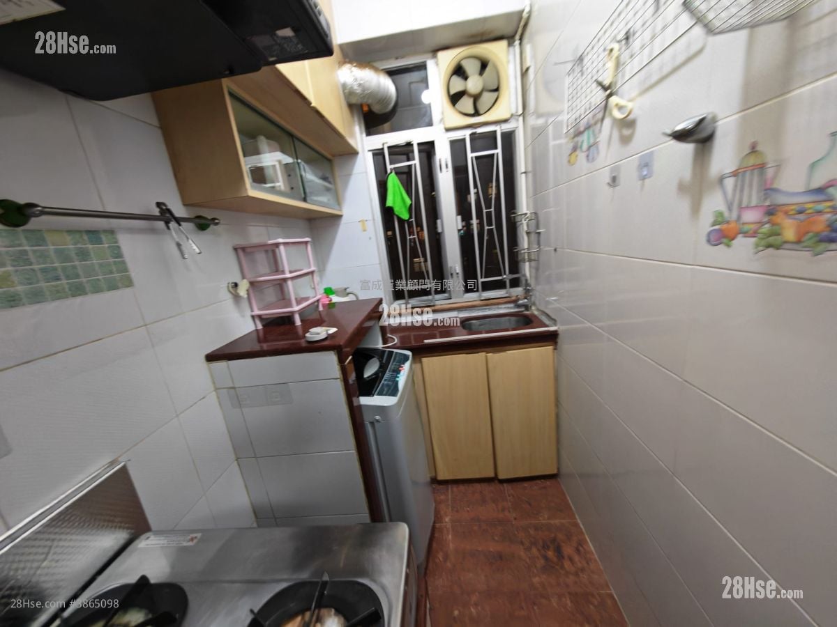Lee Kee Building Sell 3 Bedrooms , 1 Bathroom 471 ft²