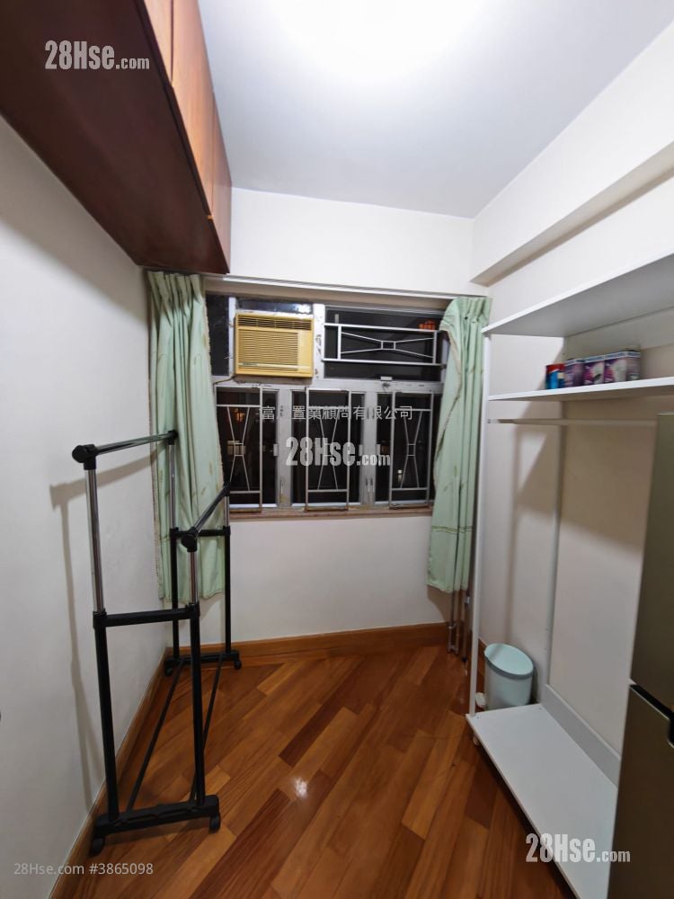 Lee Kee Building Sell 3 Bedrooms , 1 Bathroom 471 ft²