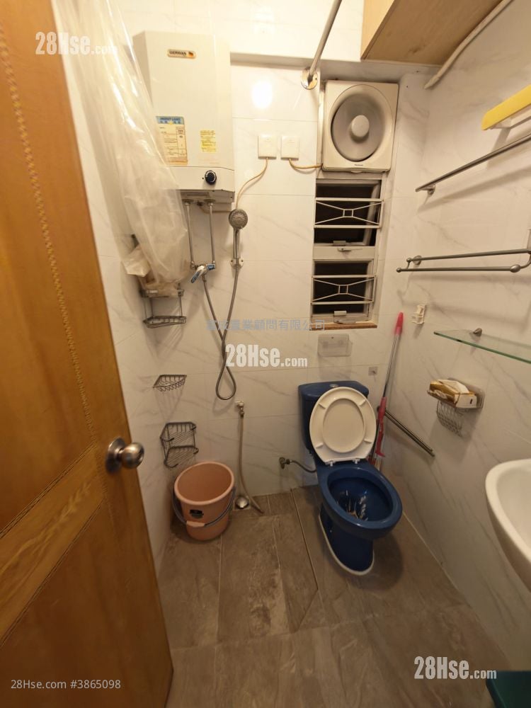 Lee Kee Building Sell 3 Bedrooms , 1 Bathroom 471 ft²