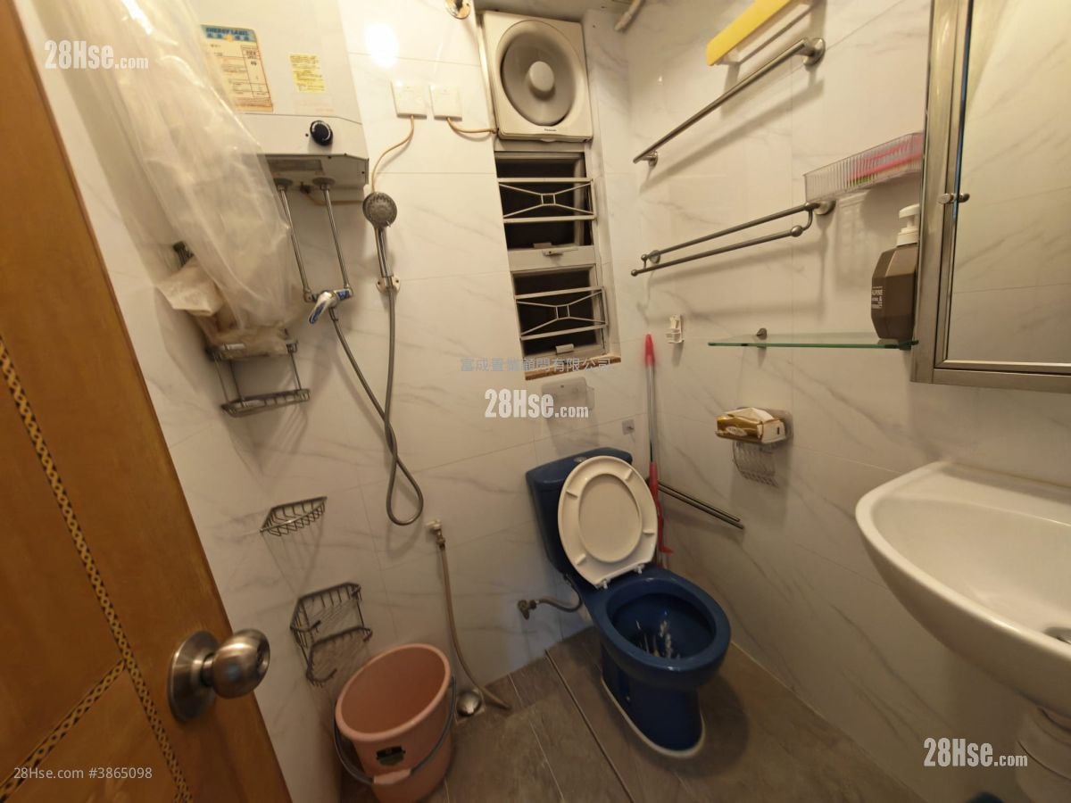 Lee Kee Building Sell 3 Bedrooms , 1 Bathroom 471 ft²