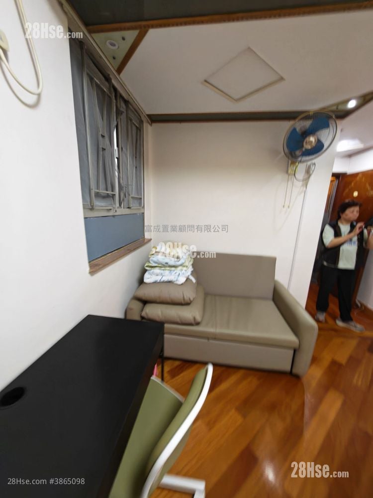 Lee Kee Building Sell 3 Bedrooms , 1 Bathroom 471 ft²