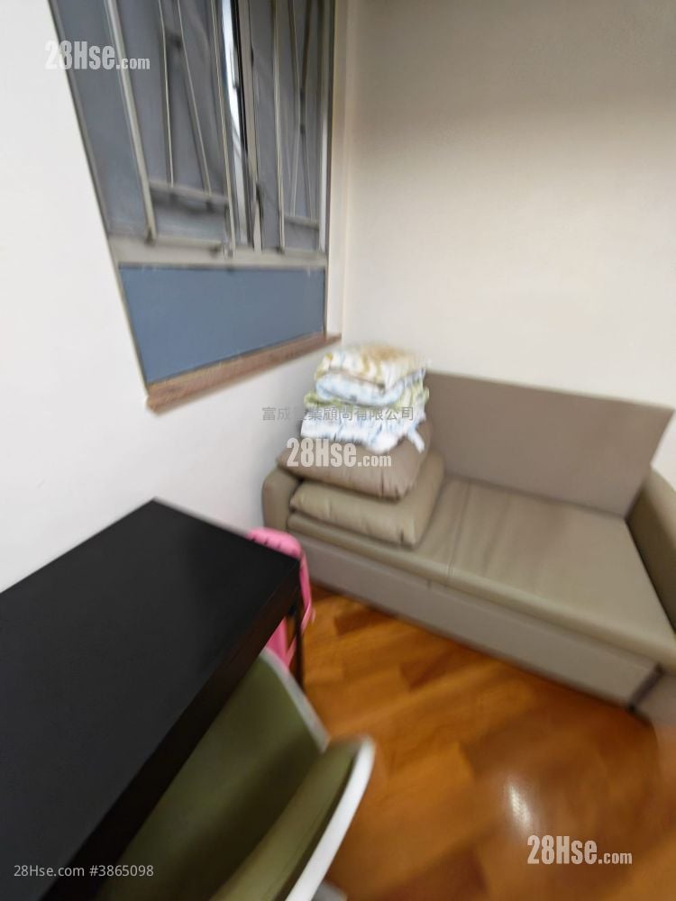 Lee Kee Building Sell 3 Bedrooms , 1 Bathroom 471 ft²