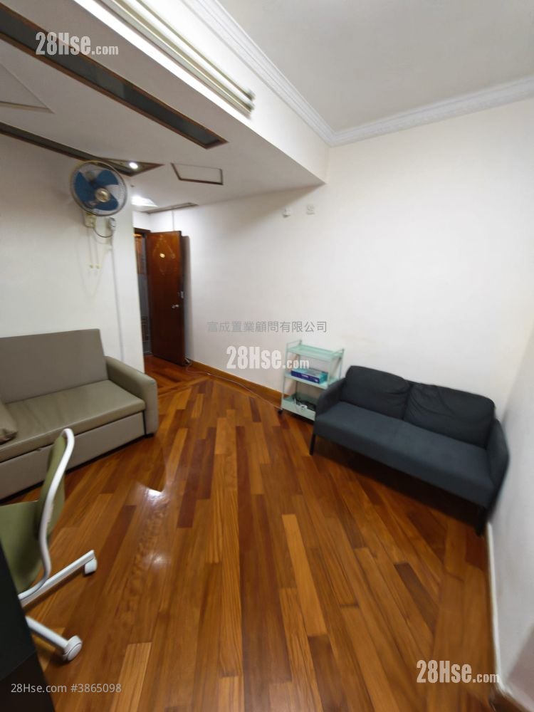 Lee Kee Building Sell 3 Bedrooms , 1 Bathroom 471 ft²