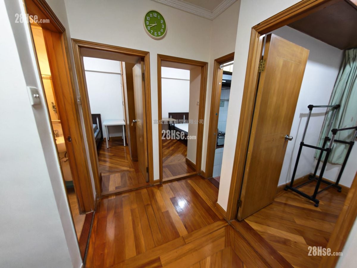 Lee Kee Building Sell 3 Bedrooms , 1 Bathroom 471 ft²