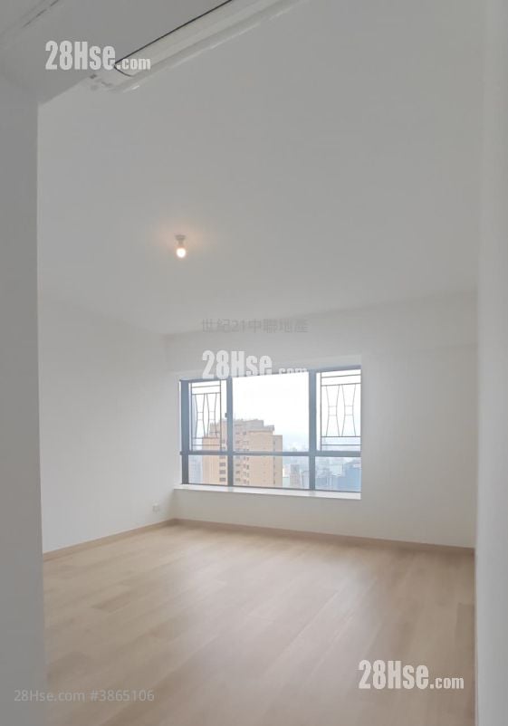 Clovelly Court Rental 4 Bedrooms , 2 Bathrooms 2,348 ft²