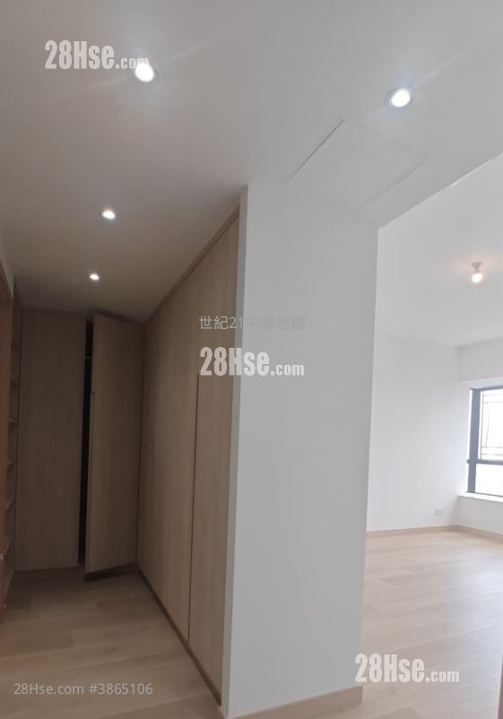 Clovelly Court Rental 4 Bedrooms , 2 Bathrooms 2,348 ft²
