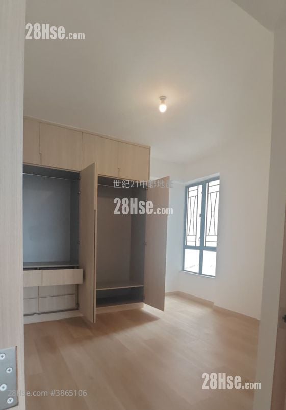 Clovelly Court Rental 4 Bedrooms , 2 Bathrooms 2,348 ft²