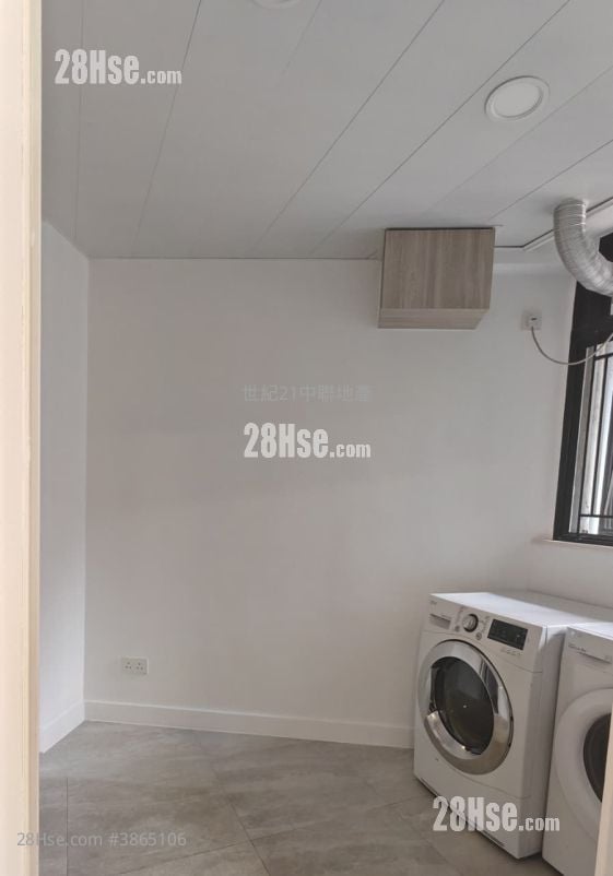Clovelly Court Rental 4 Bedrooms , 2 Bathrooms 2,348 ft²
