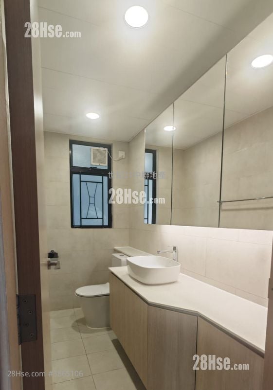 Clovelly Court Rental 4 Bedrooms , 2 Bathrooms 2,348 ft²