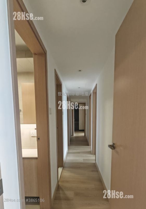 Clovelly Court Rental 4 Bedrooms , 2 Bathrooms 2,348 ft²