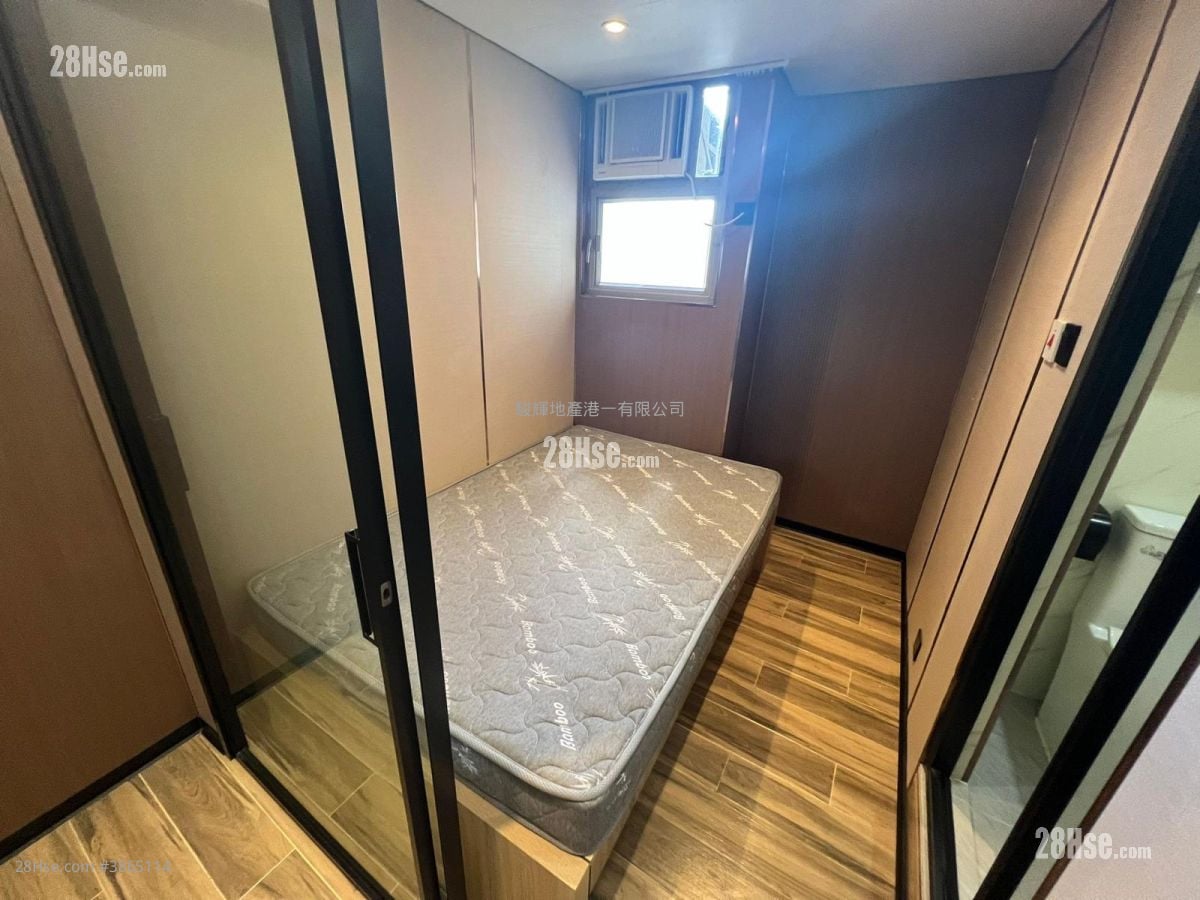 Prospect Mansion Rental 1 Bathroom 160 ft²