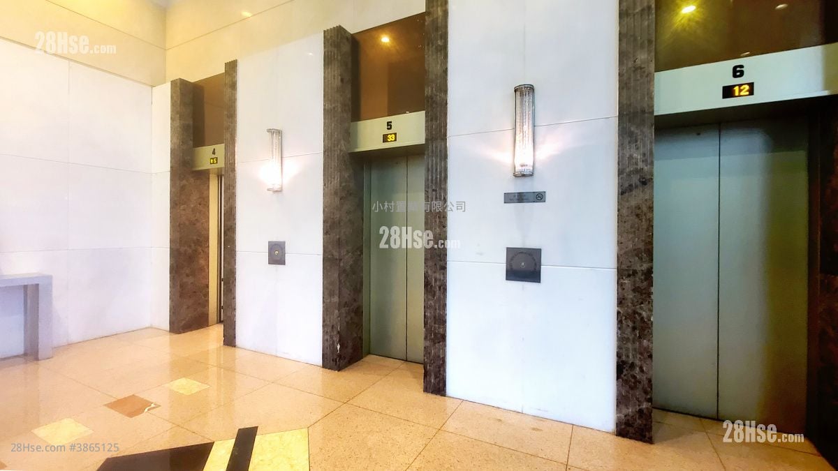 main door: 8 Waterloo Road Rental 3 Bedrooms , 1 Bathroom 561 ft²