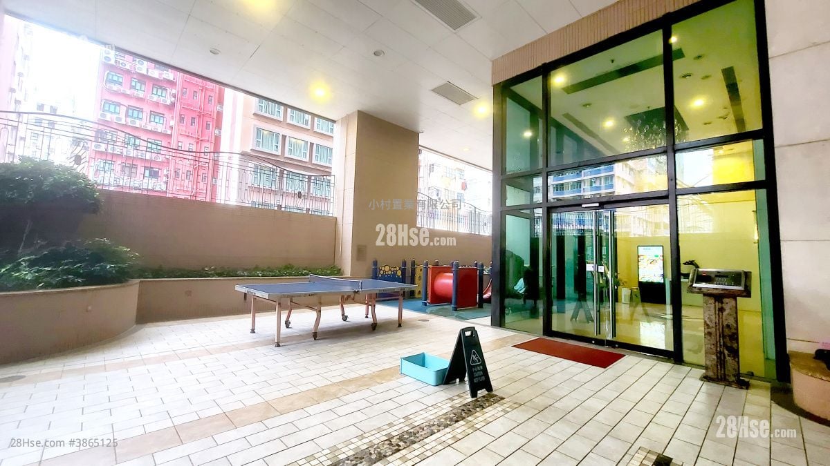 main door: 8 Waterloo Road Rental 3 Bedrooms , 1 Bathroom 561 ft²