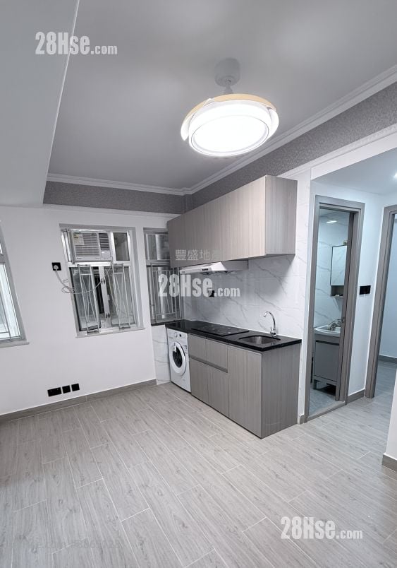 Chung Wo Building Sell 3 Bedrooms , 1 Bathroom 355 ft²